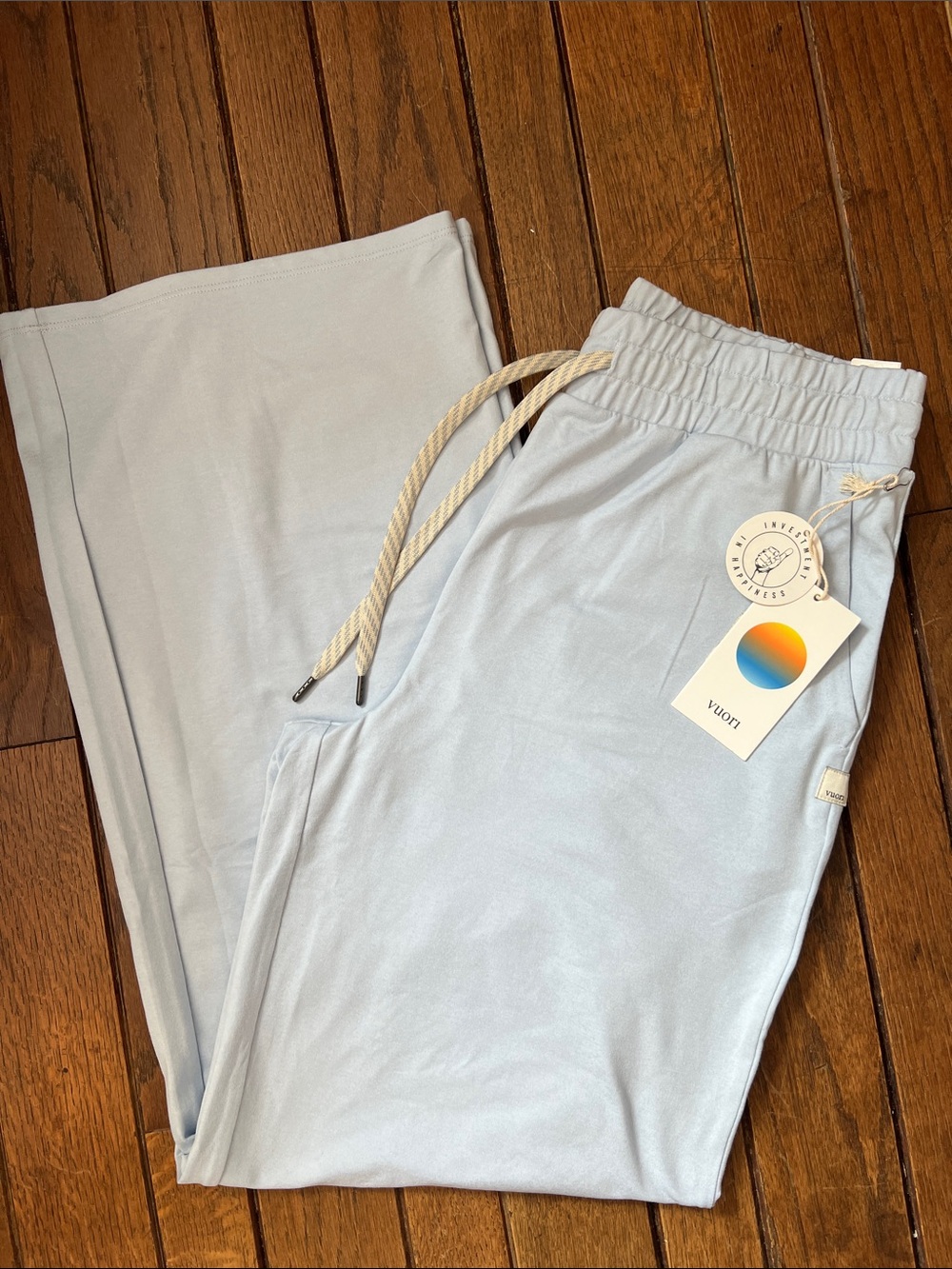 Vuori Soft Sky Blue Halo Essential Wide Leg Pants Size Medium NWT NEW WITH TAGS